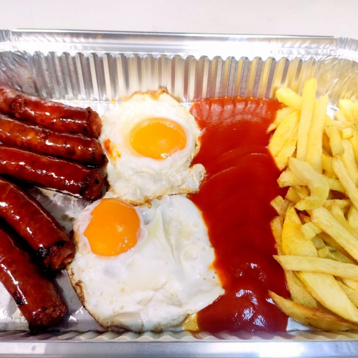 Plato combinado de chitorra de Arbizu con 2 huevos, tomate y patatas fritas | TodoTortillas